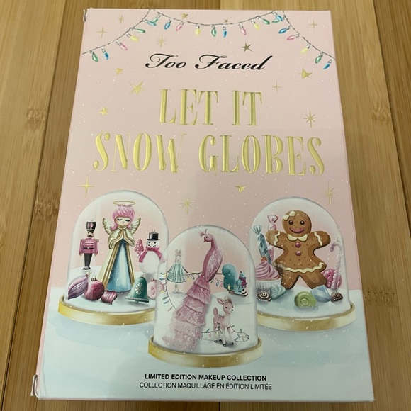 Too Faced
Let It Snow Globes Makeup Collection - Picture 8 of 9